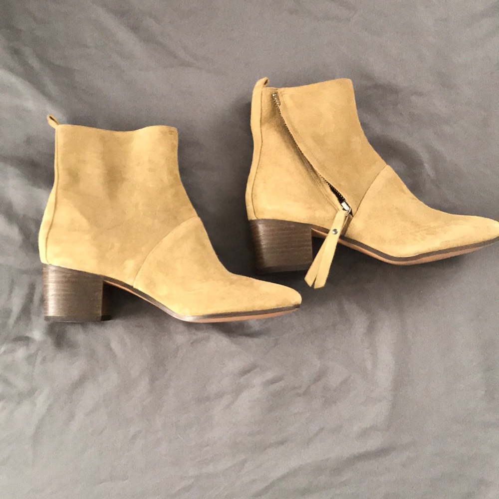Banana republic Lydia Tan Boots